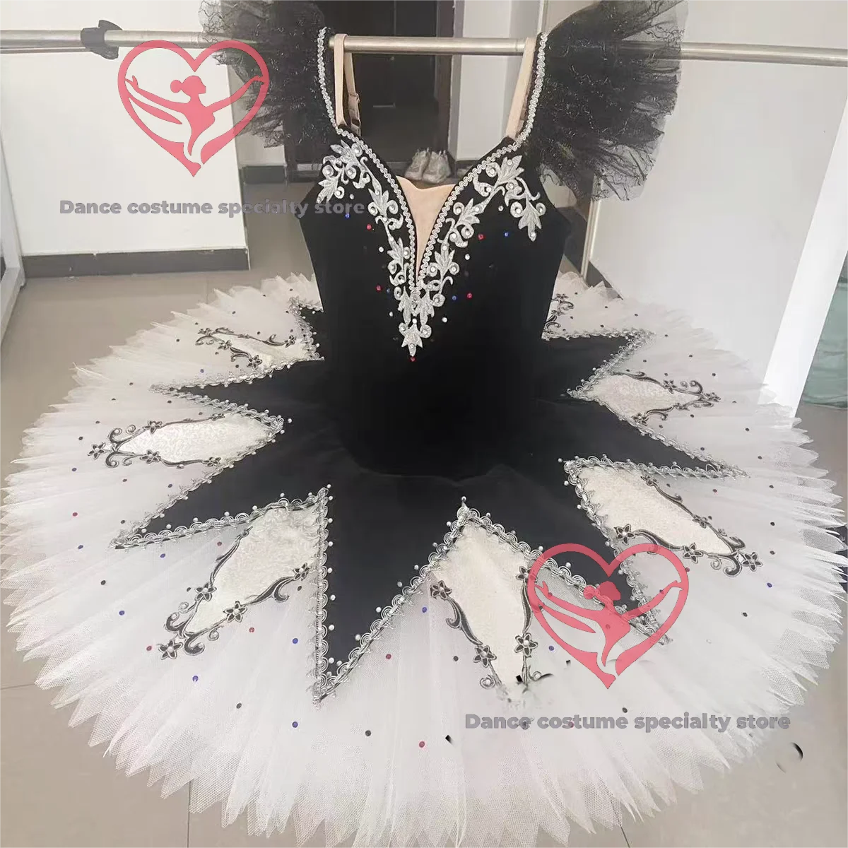 Ballet 'The Pharaoh's Daughter' tutu costume for competitions, professional performance apparel, GDC custom-made
Ballet 'The Pharaoh's Daughter' tutu costume for competitions, professional performance apparel, GDC custom-made