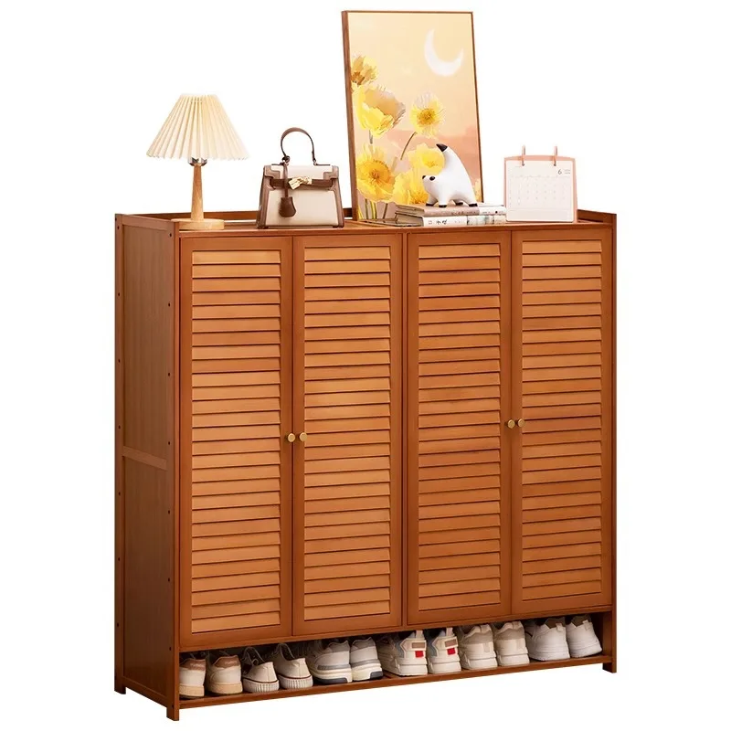 Wooden dormitory covers a small area, multi-layer dust-proof entry door, shoe rack, storage rack at the door
Wooden dormitory covers a small area, multi-layer dust-proof entry door, shoe rack, storage rack at the door