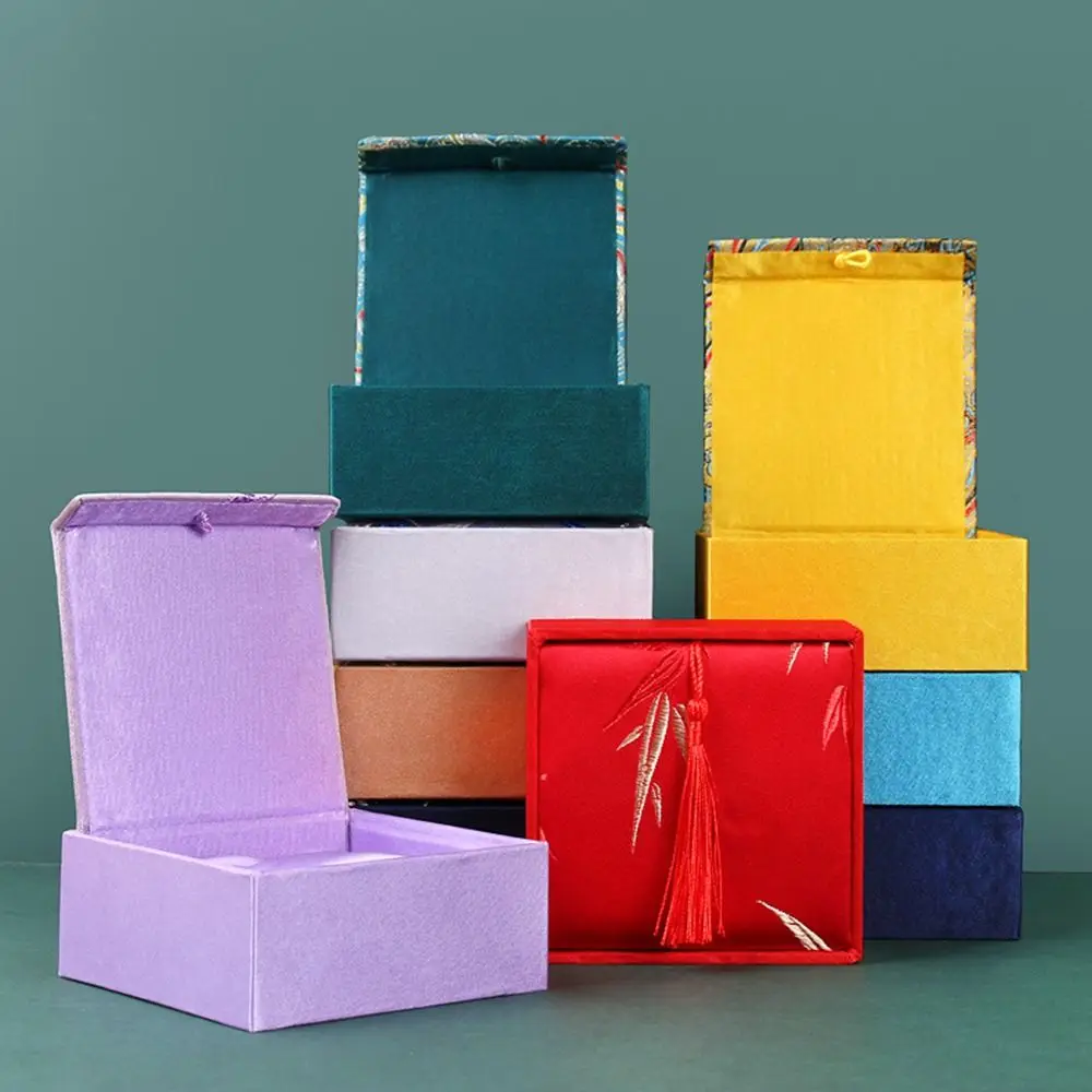 Chinese Style Vintage Tassel Jewelry Box Bamboo Leaves Damask Jewelry Storage Box High-quality Jewelry Packaging Box
Chinese Style Vintage Tassel Jewelry Box Bamboo Leaves Damask Jewelry Storage Box High-quality Jewelry Packaging Box