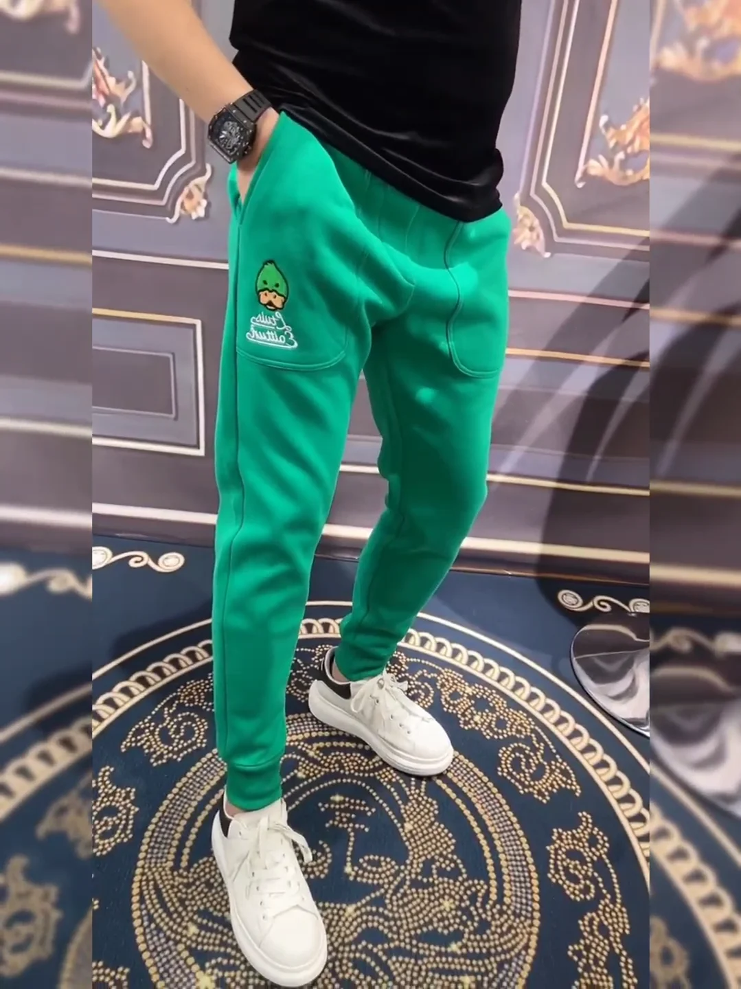 Модные мужские спортивные брюки облегающего кроя, весенне-осенние модные повседневные спортивные брюки с эластичной резинкой на талии, антибактериальные длинные брюки
Модные мужские спортивные брюки облегающего кроя, весенне-осенние модные повседневные спортивные брюки с эластичной резинкой на талии, антибактериальные длинные брюки