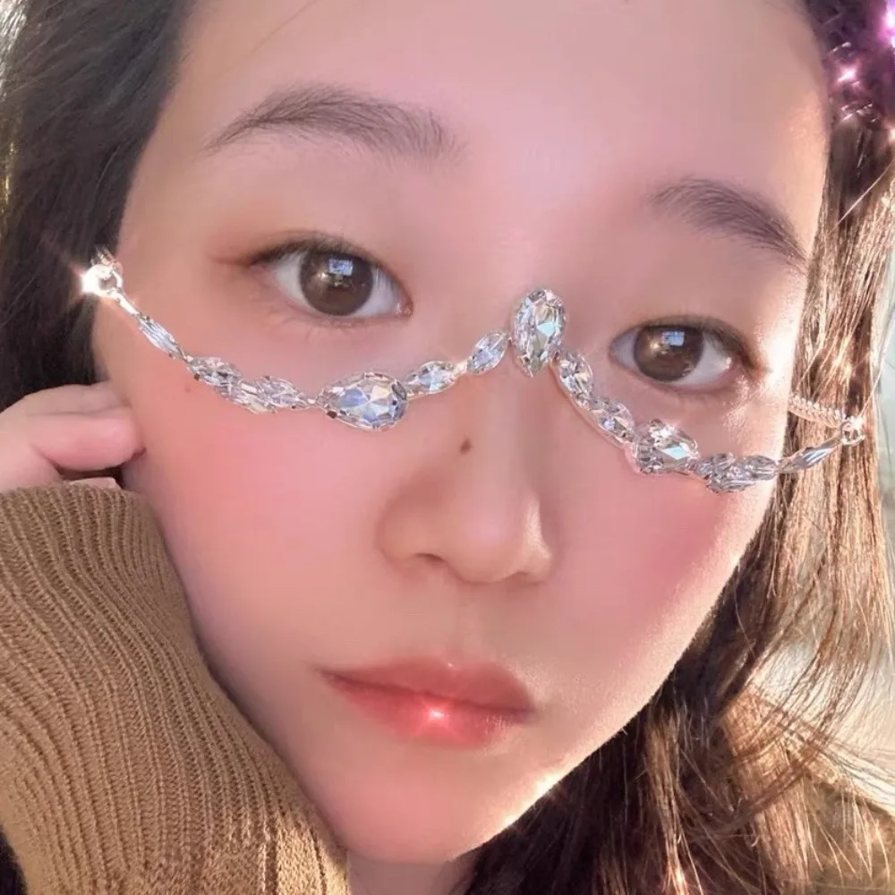 Long Rhinestone Face Chain Luxury Shiny Glitter Mask Decoration Face Jewelry Nose Accessories Half Frame Glasses Chain Carnival
Long Rhinestone Face Chain Luxury Shiny Glitter Mask Decoration Face Jewelry Nose Accessories Half Frame Glasses Chain Carnival