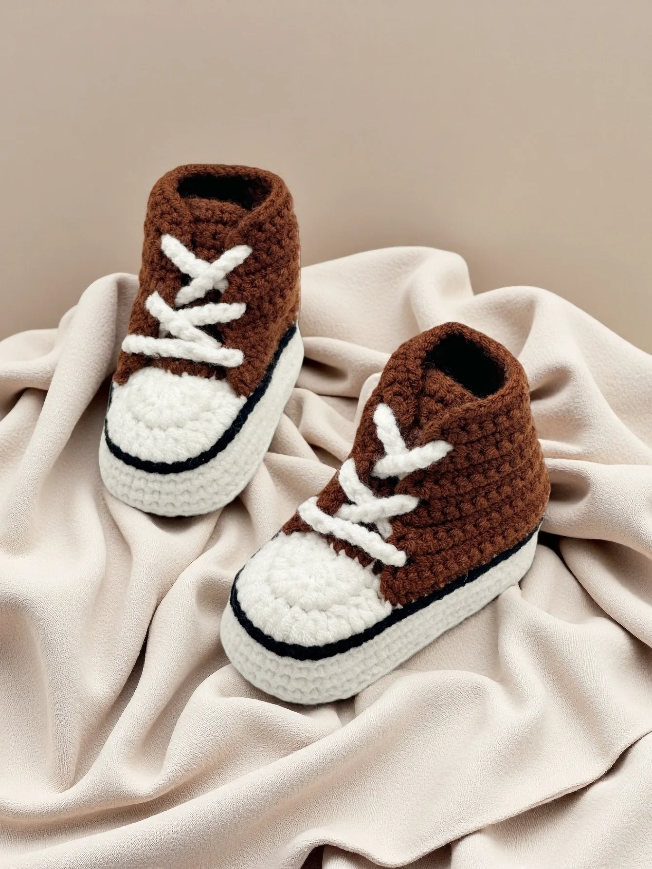 1 Pair Handmade Crochet Baby Sneaker Booties, Brown and White, High Top Style
1 Pair Handmade Crochet Baby Sneaker Booties, Brown and White, High Top Style
