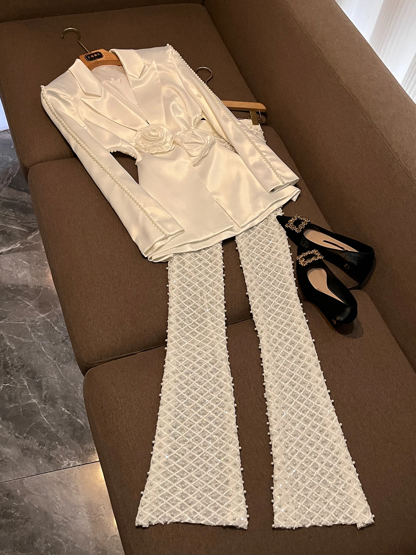 Elegant Hollow out Beaded 3D Flower Suit Pearl Sequin Net High Waist Long Pants Set A2126 Summer 2026 Women's Fashion Polyester
Elegant Hollow out Beaded 3D Flower Suit Pearl Sequin Net High Waist Long Pants Set A2126 Summer 2026 Women's Fashion Polyester