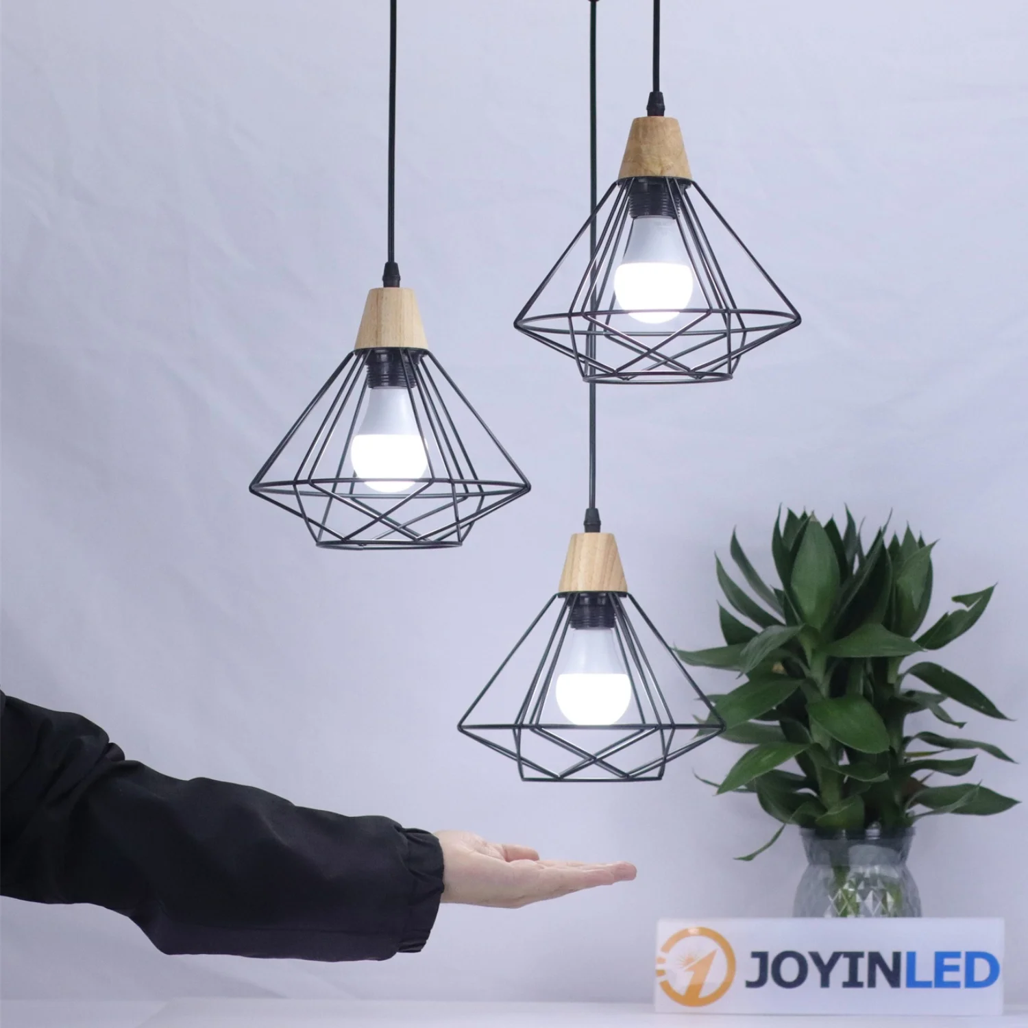 Винтажная люстра JOYINLED из дерева и металла с 1/3 плафонами, мини-подвесной светильник для гостиной, кухни, ресторана
Винтажная люстра JOYINLED из дерева и металла с 1/3 плафонами, мини-подвесной светильник для гостиной, кухни, ресторана