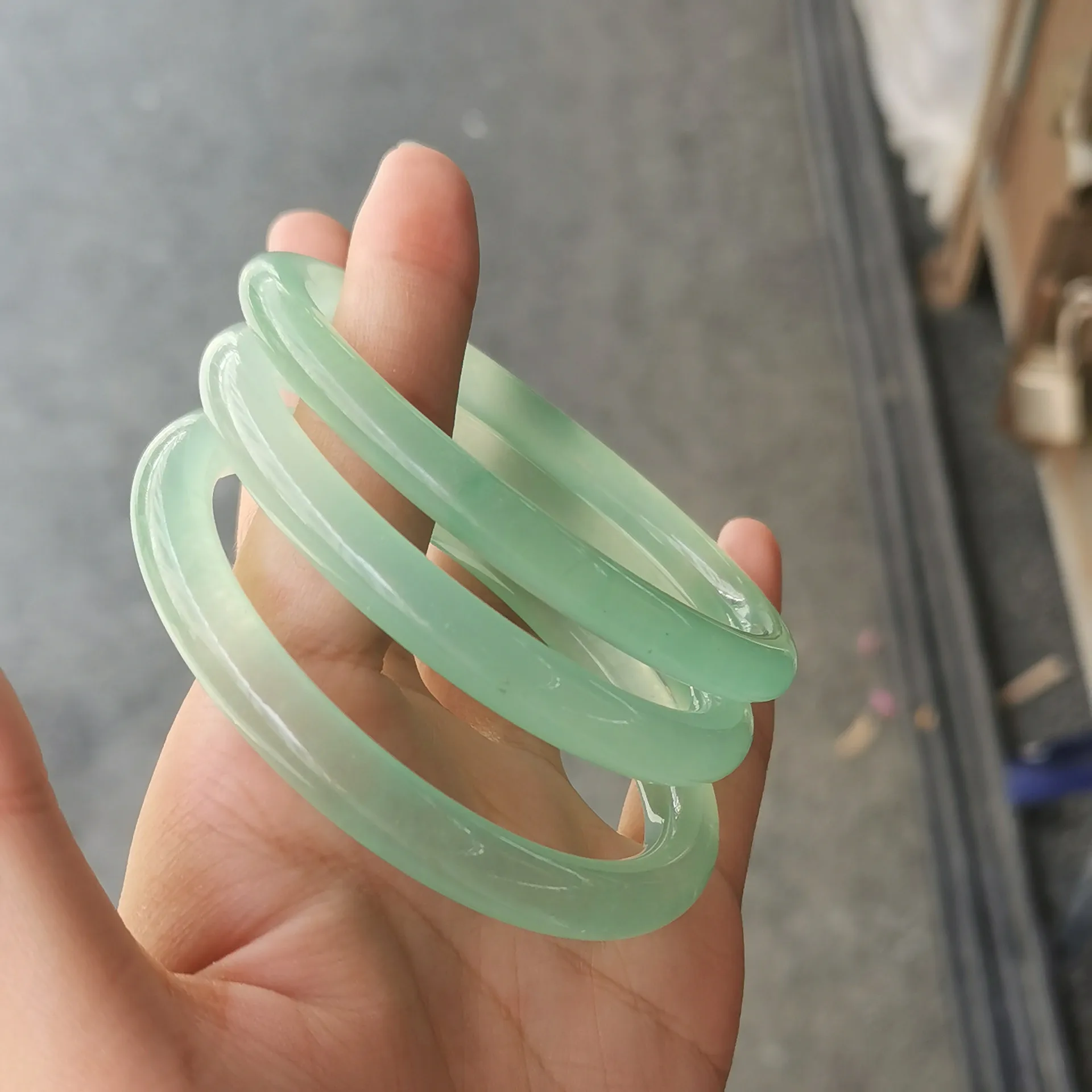 Light Fruit Green Jade Jadeware Bracelet Jade round Bar Ice-like Quartz Rock Jade Bracelet
Light Fruit Green Jade Jadeware Bracelet Jade round Bar Ice-like Quartz Rock Jade Bracelet