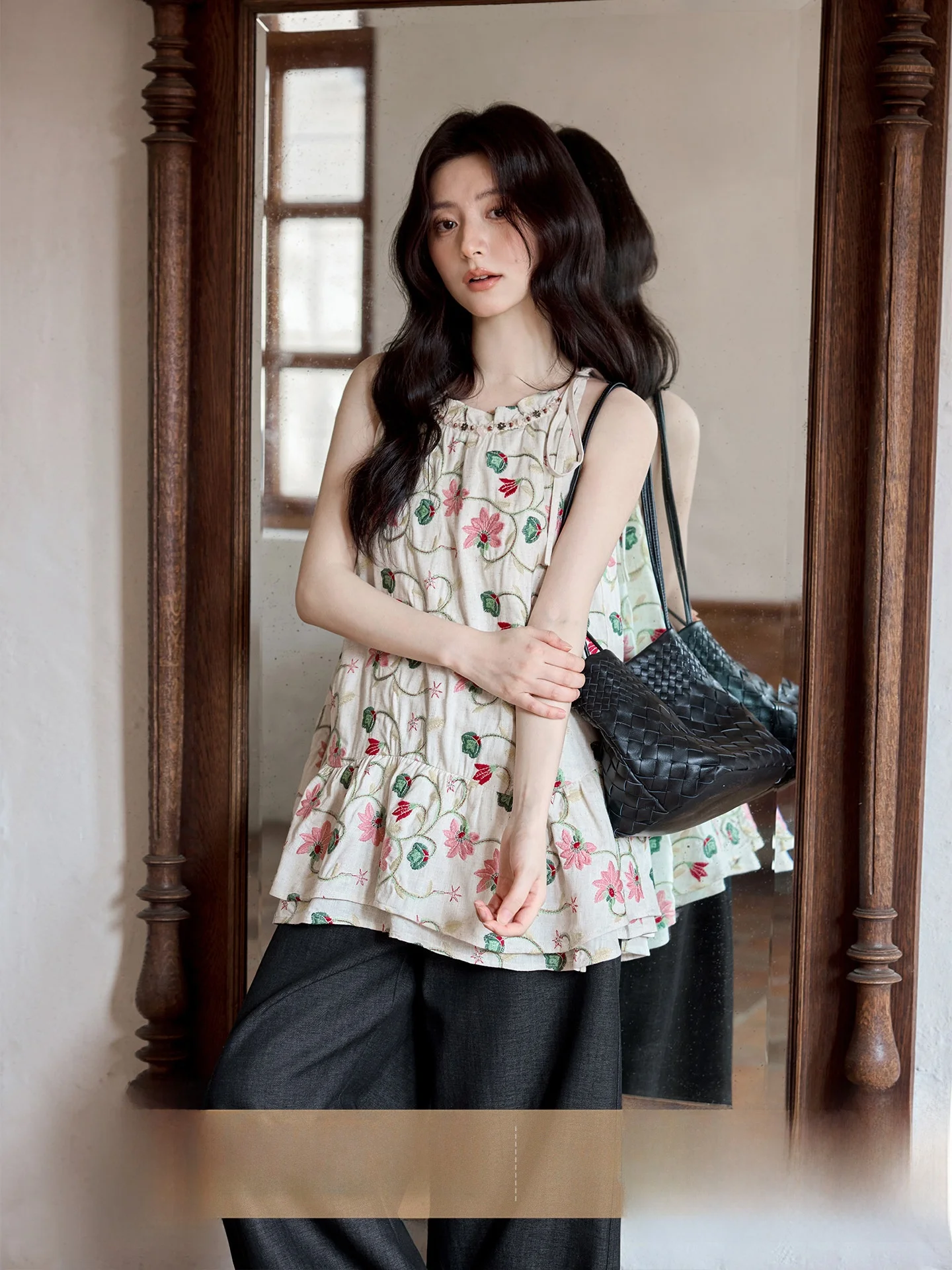Elegant Embroidered Sleeveless Shirt Neck Hanging Strap Summer New Arrival Korean Style Floral Print Casual Women's Blouse
Elegant Embroidered Sleeveless Shirt Neck Hanging Strap Summer New Arrival Korean Style Floral Print Casual Women's Blouse