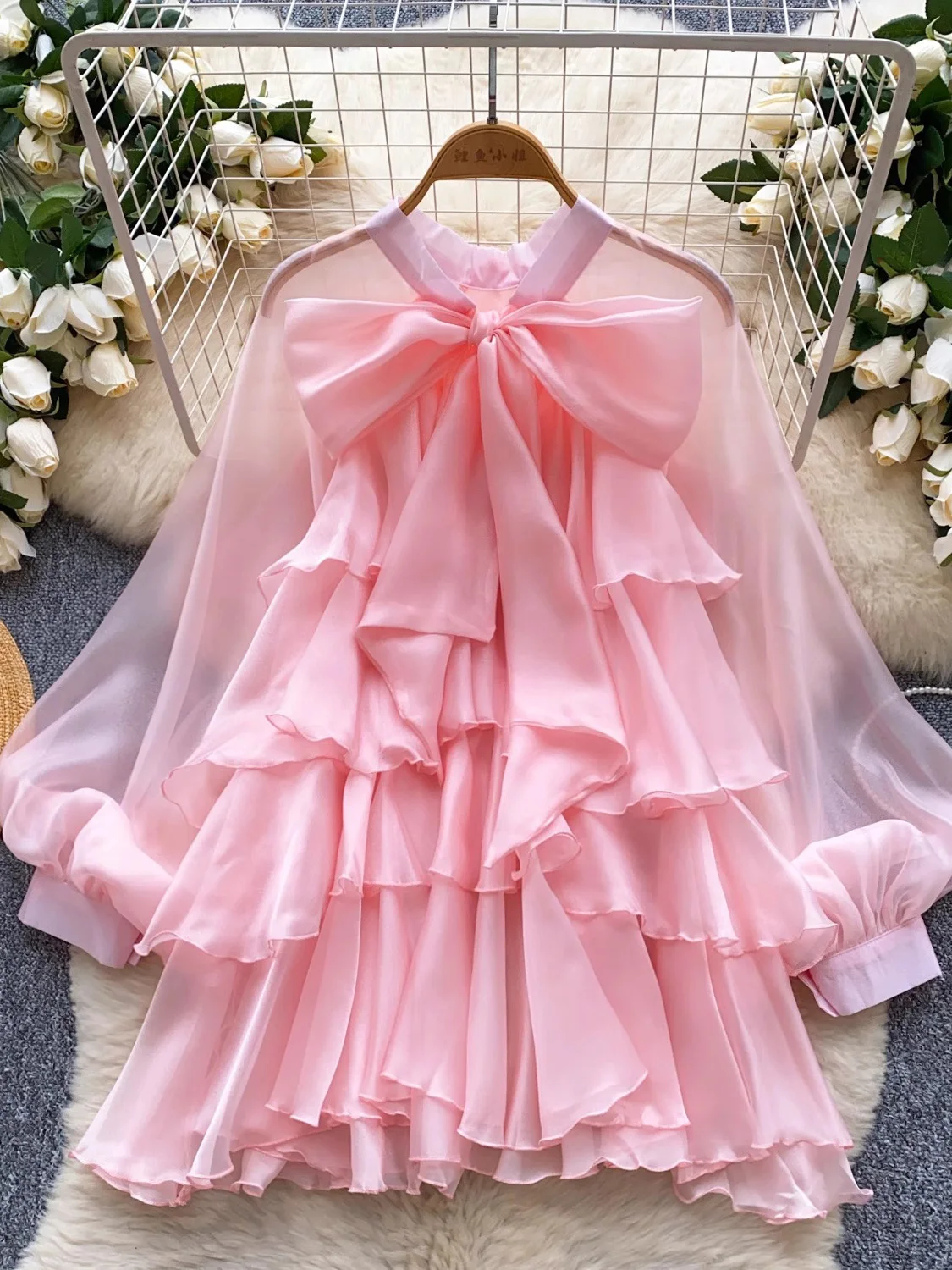 Autumn Vintage Women Blouse Rose Red/Pink/White/Blue/Black Bow Collar Lantern Sleeve Ruffle Tops Casual Blusas Female New 2025
Autumn Vintage Women Blouse Rose Red/Pink/White/Blue/Black Bow Collar Lantern Sleeve Ruffle Tops Casual Blusas Female New 2025