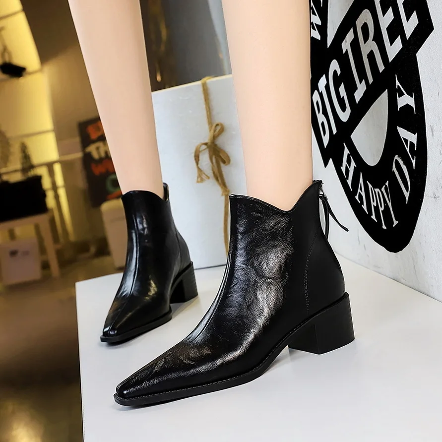 Women Pumps Shoes Wind Hand Women's Coarse Middle Heel Pointed Hollow Look Skinny Knight Boots Pumps туфли женские женская обувь
Women Pumps Shoes Wind Hand Women's Coarse Middle Heel Pointed Hollow Look Skinny Knight Boots Pumps туфли женские женская обувь