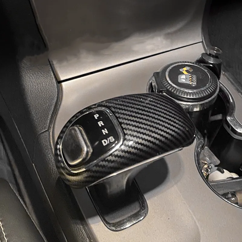 Защитный чехол для ручки переключения передач с узором под карбон для Jeep Grand Cherokee 2014-16, внутренние аксессуары
Защитный чехол для ручки переключения передач с узором под карбон для Jeep Grand Cherokee 2014-16, внутренние аксессуары