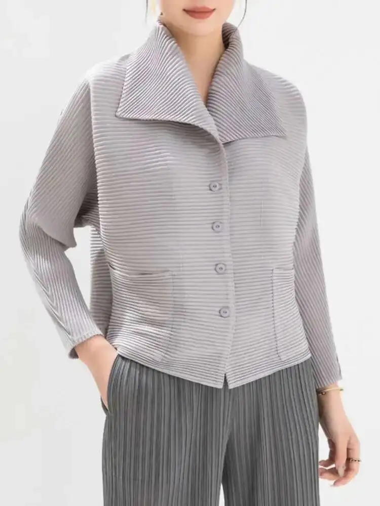 Jacket For Short Women 2025 Spring New Casual Temperament Loose Large Lapel Single Breasted Pleated Coat 2BT85
Jacket For Short Women 2025 Spring New Casual Temperament Loose Large Lapel Single Breasted Pleated Coat 2BT85