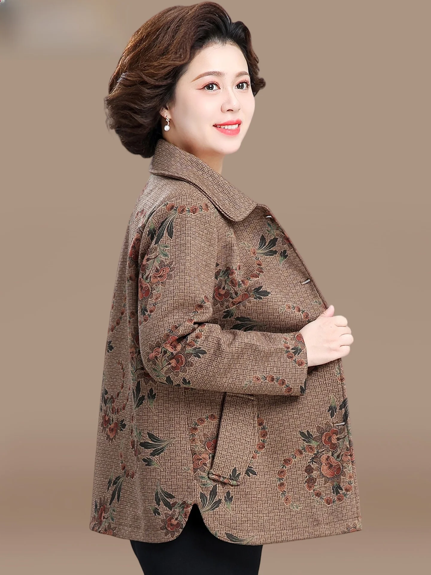 Модная осенняя верхняя одежда для женщин: укороченная куртка с воротником, на одной пуговице, свободного кроя, из смесового полиэстера
Модная осенняя верхняя одежда для женщин: укороченная куртка с воротником, на одной пуговице, свободного кроя, из смесового полиэстера