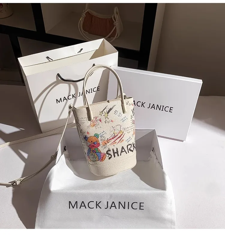 High Quality Fashion Cute Bear Printing Bucket Bag Women's Handbag Tote Bag Lady Purse Shoulder Messenger Bag Female Casual Bag
High Quality Fashion Cute Bear Printing Bucket Bag Women's Handbag Tote Bag Lady Purse Shoulder Messenger Bag Female Casual Bag