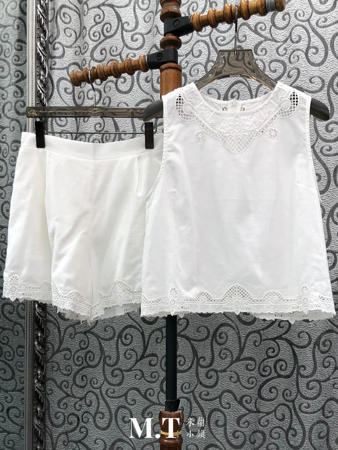 Milan Small Town Cotton Embroidered Hollow out Sleeveless Vest And Shorts Set Women's Fashion Spring Autumn Winter Uniform
Milan Small Town Cotton Embroidered Hollow out Sleeveless Vest And Shorts Set Women's Fashion Spring Autumn Winter Uniform