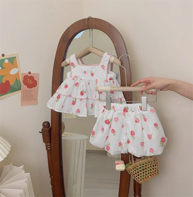 Cute Fruit Print Girls Clothing Suit Sleeveless A-Line Loose Ruched Tops Shirt+Elastic Waist Shorts 2pcs Kids Summer Fashion Set
Cute Fruit Print Girls Clothing Suit Sleeveless A-Line Loose Ruched Tops Shirt+Elastic Waist Shorts 2pcs Kids Summer Fashion Set