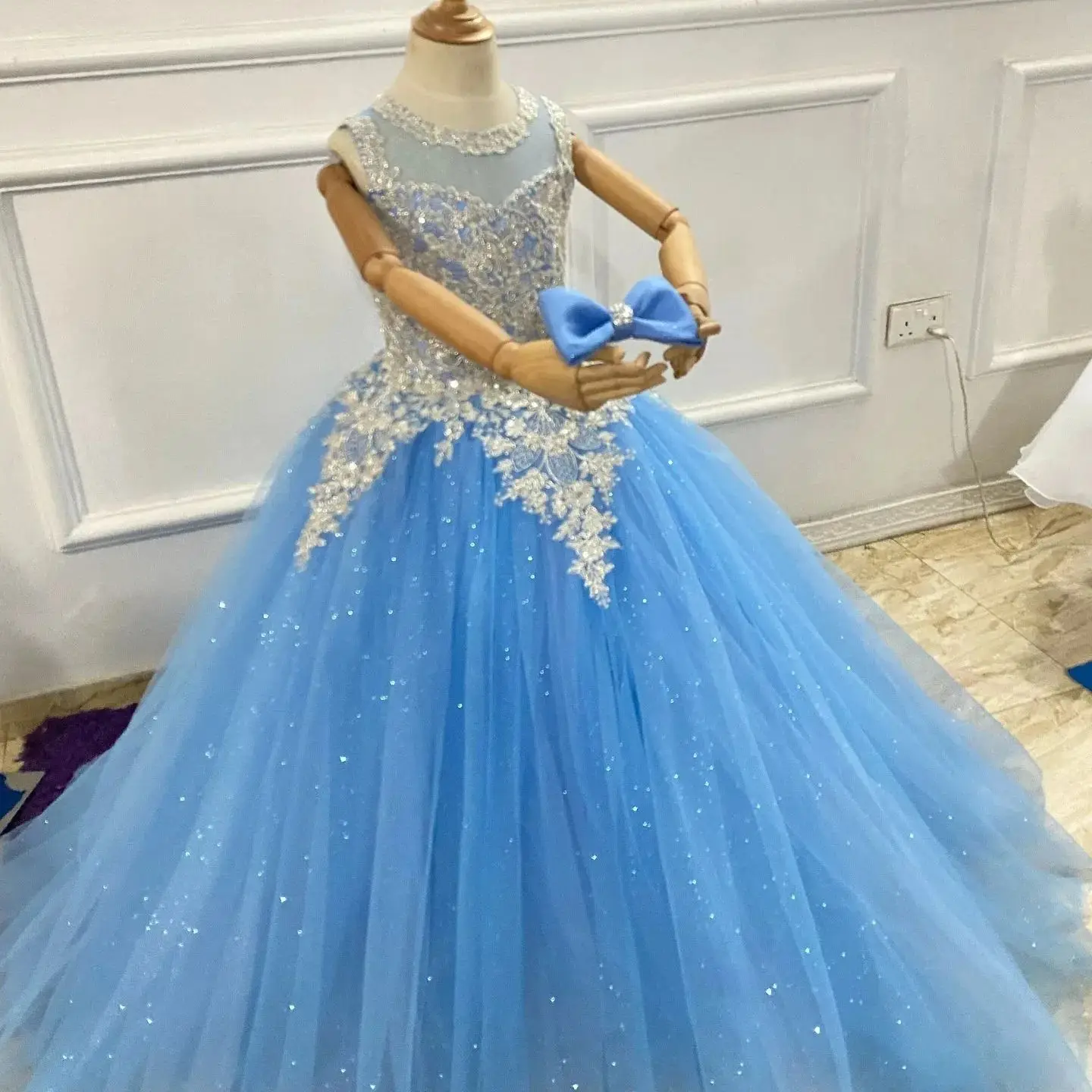 Blue O Neck Flower Girl Dresses for Wedding Lace Appliques Princess Girl Gown for Photoshoot First Communion Gowns Customized
Blue O Neck Flower Girl Dresses for Wedding Lace Appliques Princess Girl Gown for Photoshoot First Communion Gowns Customized