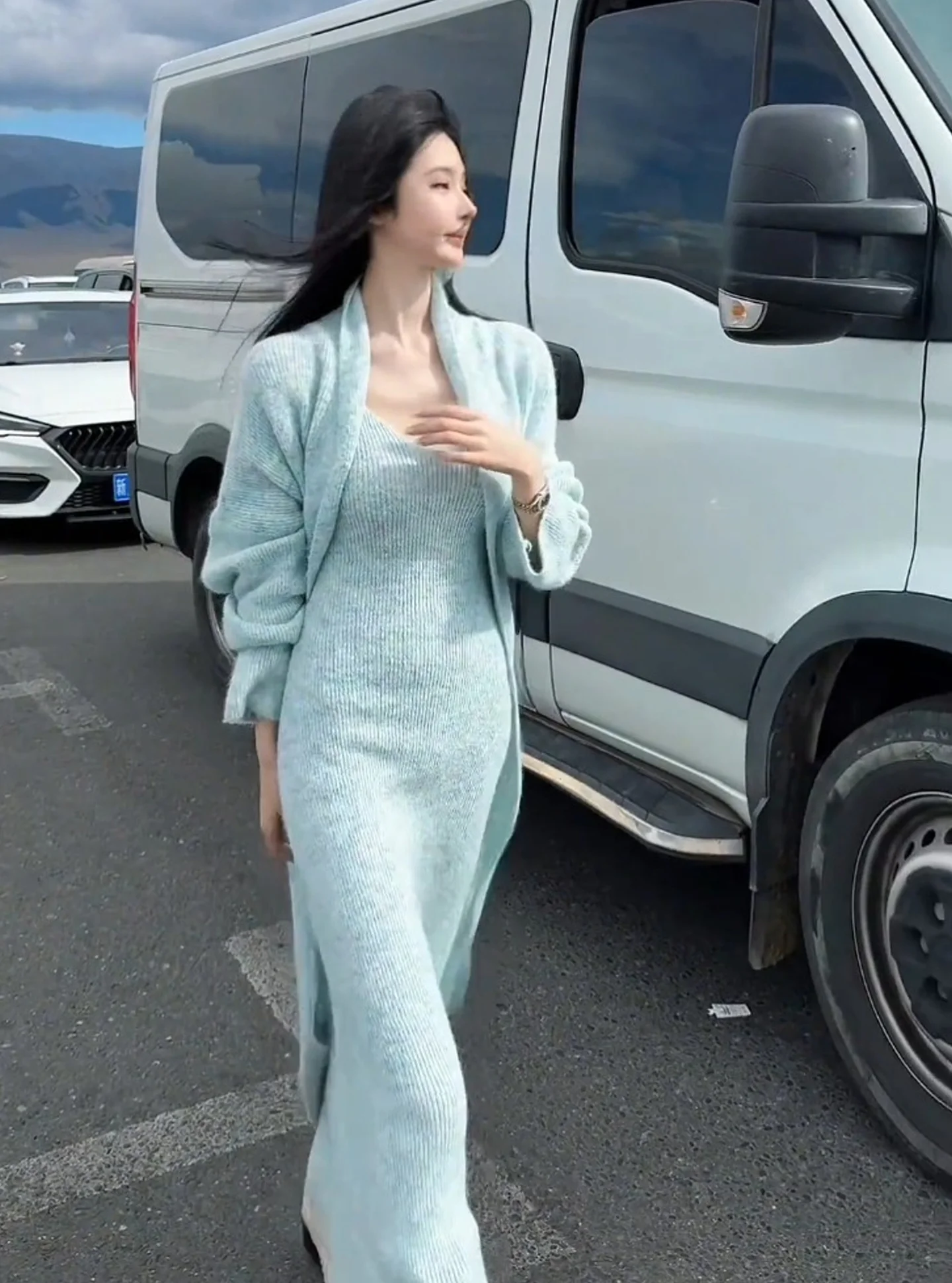 Early Spring 2026 Trendy Blue Knitted Jacket And Midi Dress Two-Piece Set Elegant Style Casual Wear for Women
Early Spring 2026 Trendy Blue Knitted Jacket And Midi Dress Two-Piece Set Elegant Style Casual Wear for Women