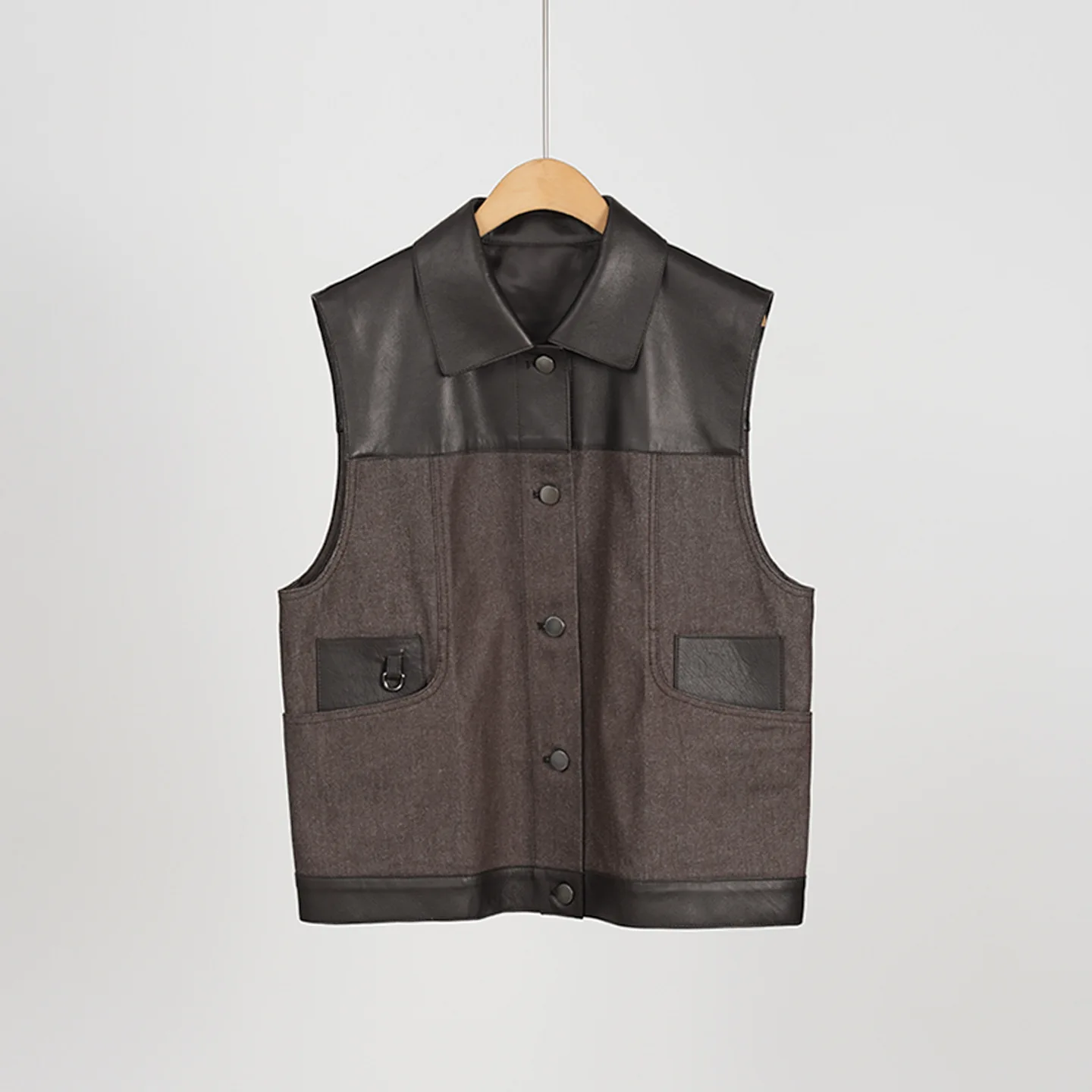 Autumn/Winter Fashion Leather Button Vest Top
Autumn/Winter Fashion Leather Button Vest Top