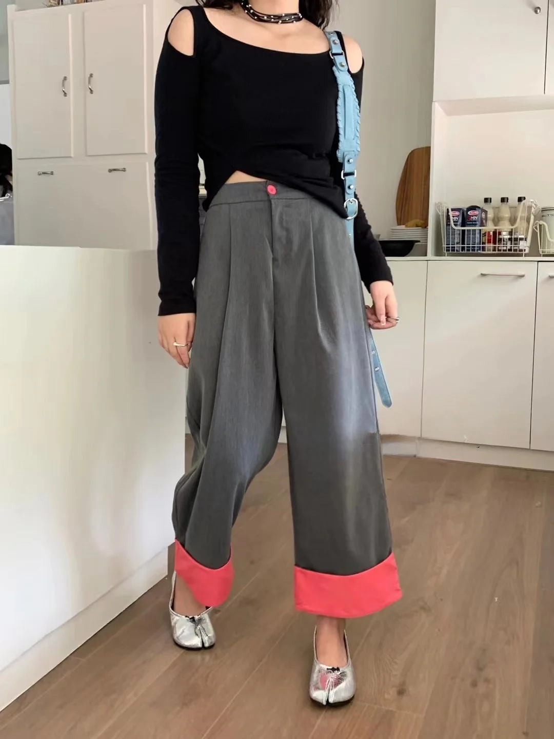 Повседневные широкие брюки с плиссировкой и подвернутым низом, большие размеры, женские свободные брюки, ранняя осень, модные, больших размеров, из полиэфирного волокна
Повседневные широкие брюки с плиссировкой и подвернутым низом, большие размеры, женские свободные брюки, ранняя осень, модные, больших размеров, из полиэфирного волокна