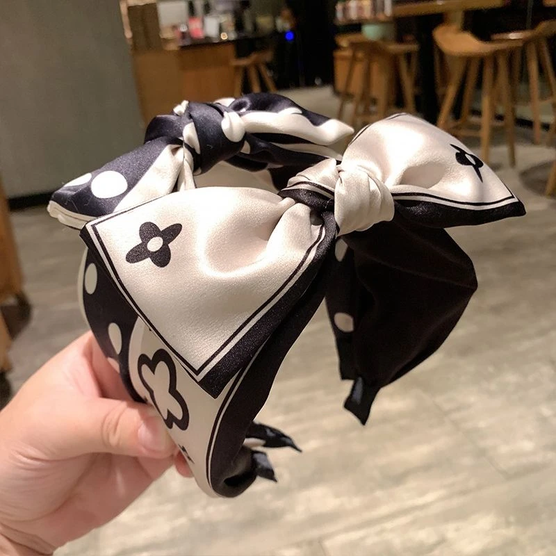 2026 New Style Women's Classic Retro Hairband - Sweet Outdoor Butterfly Knot Hairpiece - Wide-edge Elegant Headband
2026 New Style Women's Classic Retro Hairband - Sweet Outdoor Butterfly Knot Hairpiece - Wide-edge Elegant Headband