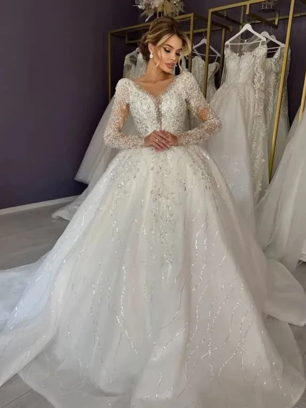 Luxury Beaded Ball Gown Wedding Dresses V Neck Long Sleeve Pearls Crystal Bridal Gowns With Train Vestido De Noiva Customized
Luxury Beaded Ball Gown Wedding Dresses V Neck Long Sleeve Pearls Crystal Bridal Gowns With Train Vestido De Noiva Customized