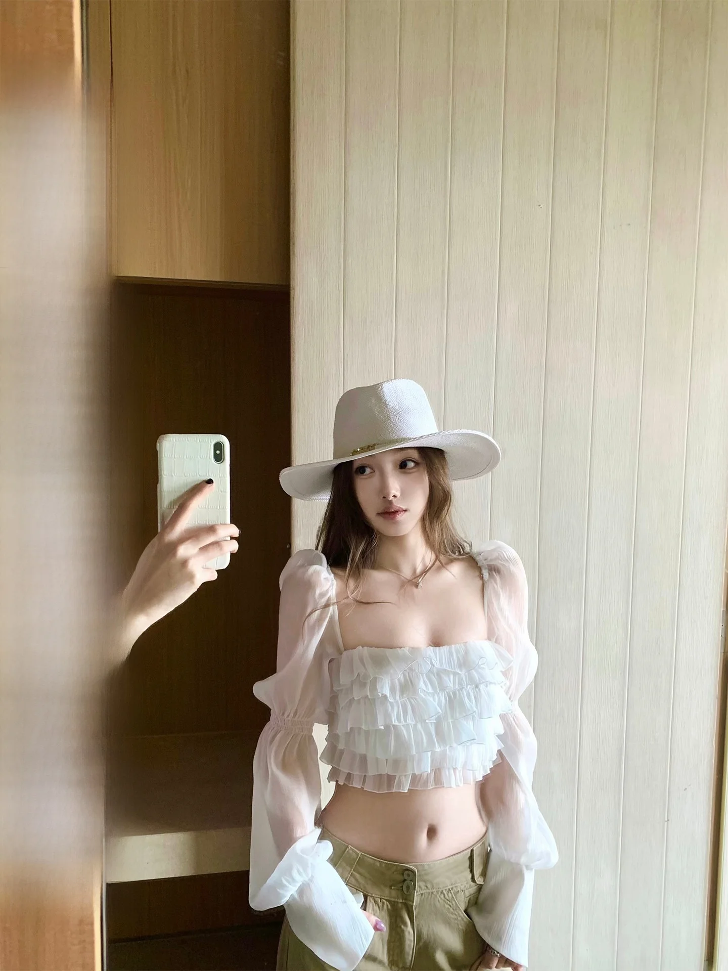Chestnut Design Women's Shirt Pleated Chiffon Bubble Sleeve Top Spring Casual Loose Fit Skin-friendly Breathable Short
Chestnut Design Women's Shirt Pleated Chiffon Bubble Sleeve Top Spring Casual Loose Fit Skin-friendly Breathable Short
