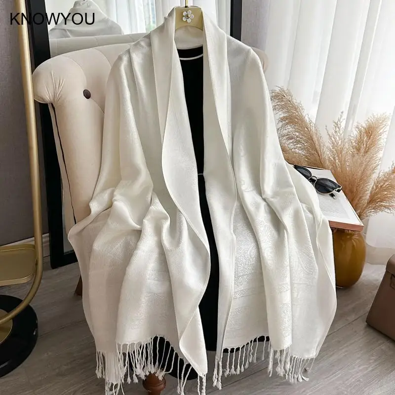 2025 Women Scarf Spring Autumn Mufflers Luxury Bohemian Style Shawl Jacquard Paisley Pattern Designer Lady Muslim Hijab Pashmina
2025 Women Scarf Spring Autumn Mufflers Luxury Bohemian Style Shawl Jacquard Paisley Pattern Designer Lady Muslim Hijab Pashmina