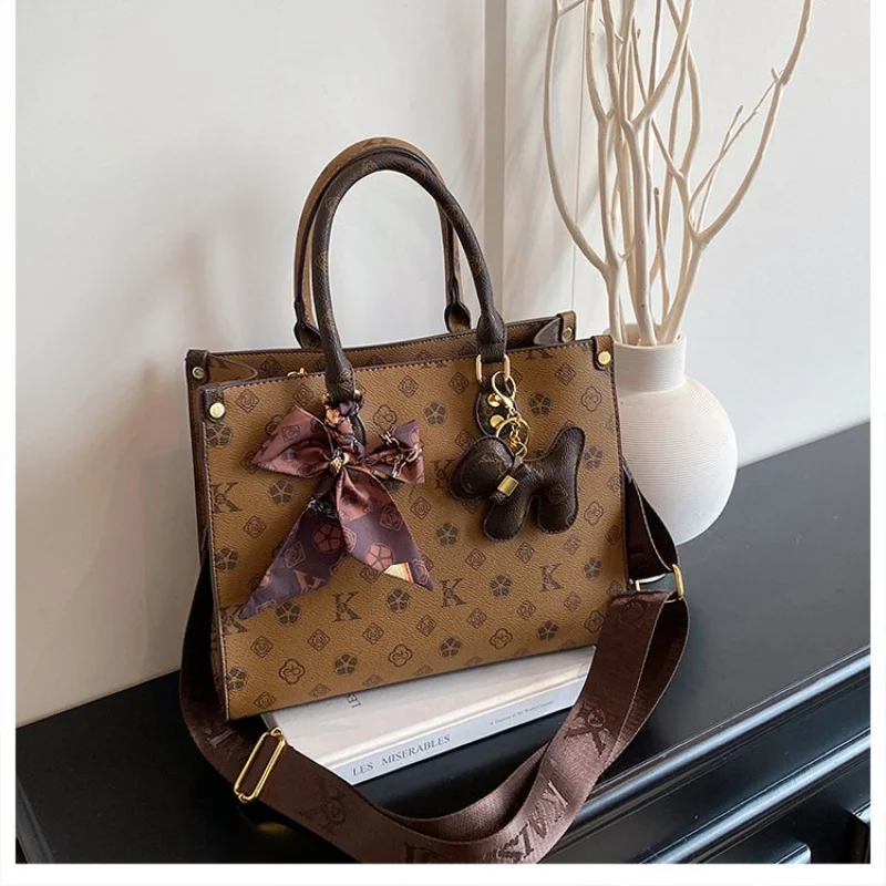 Роскошная женская элегантная кожаная сумка, модная пригородная классическая элегантная женская повседневная винтажная простая сумка на плечо
Роскошная женская элегантная кожаная сумка, модная пригородная классическая элегантная женская повседневная винтажная простая сумка на плечо