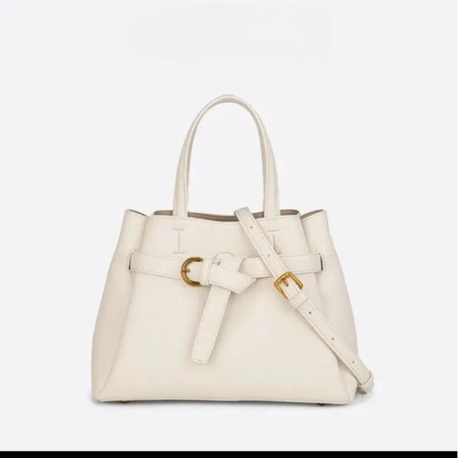 New Korean version of the handheld shoulder bag soft leather new largecapacity multicompartment women's bags crossborder hot ne
New Korean version of the handheld shoulder bag soft leather new largecapacity multicompartment women's bags crossborder hot ne