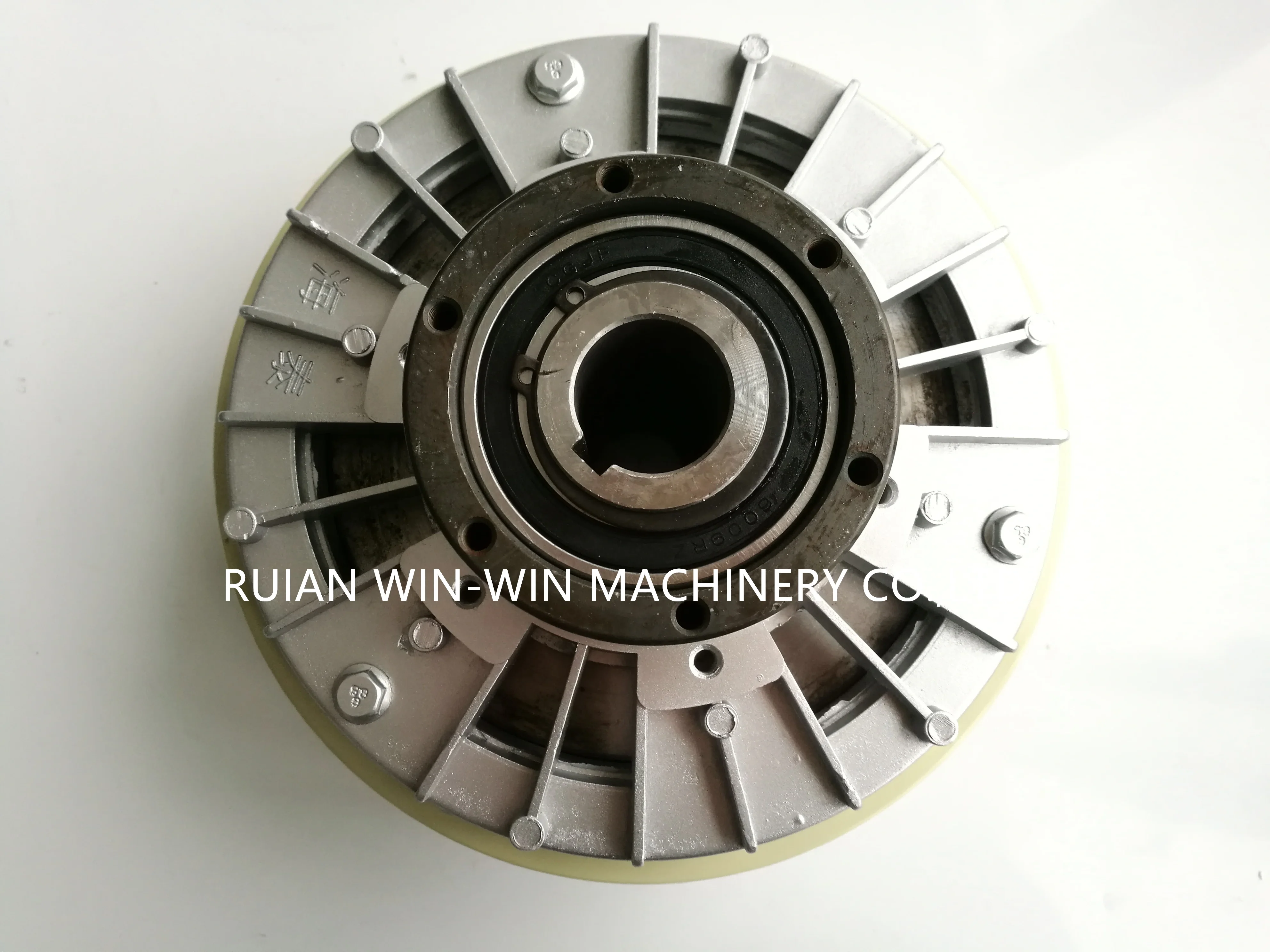 FL50K 50 Нм 2А Магнитная порошковая муфта с отверстием Флексографская печатная машина Сцепление
FL50K 50 Нм 2А Магнитная порошковая муфта с отверстием Флексографская печатная машина Сцепление