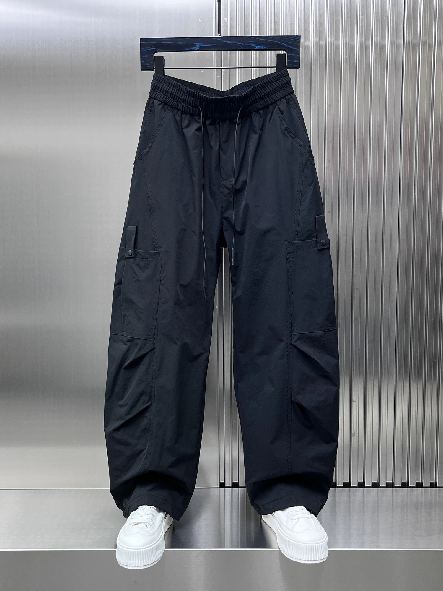 Мужские повседневные рабочие брюки в американском стиле, лето 2025, новая трендовая модель для молодежи, прямые брюки Haome с дизайнерским кроем
Мужские повседневные рабочие брюки в американском стиле, лето 2025, новая трендовая модель для молодежи, прямые брюки Haome с дизайнерским кроем