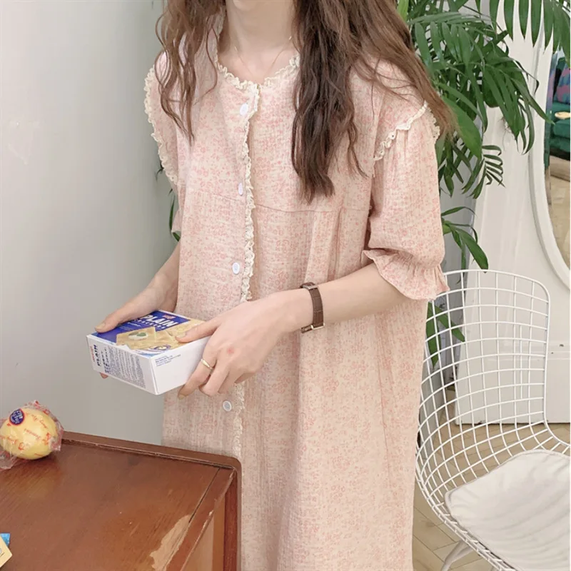 Lace Floral Nightdress Women's Summer Short-sleeved Cardigan Loose Pajamas Loungewear Can Be Worn Outside
Lace Floral Nightdress Women's Summer Short-sleeved Cardigan Loose Pajamas Loungewear Can Be Worn Outside