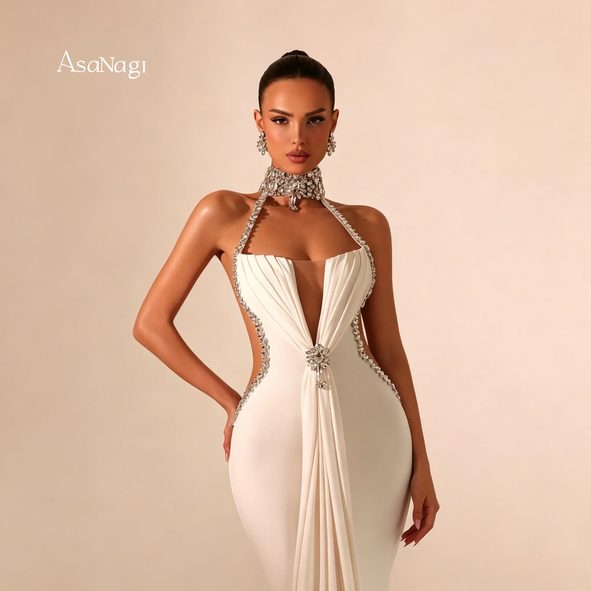Elegant Ivory Halter-Neck Strapless Sleeveless Fishtail Floor-Length Formal Evening Gown with Beaded Embellishment
Elegant Ivory Halter-Neck Strapless Sleeveless Fishtail Floor-Length Formal Evening Gown with Beaded Embellishment