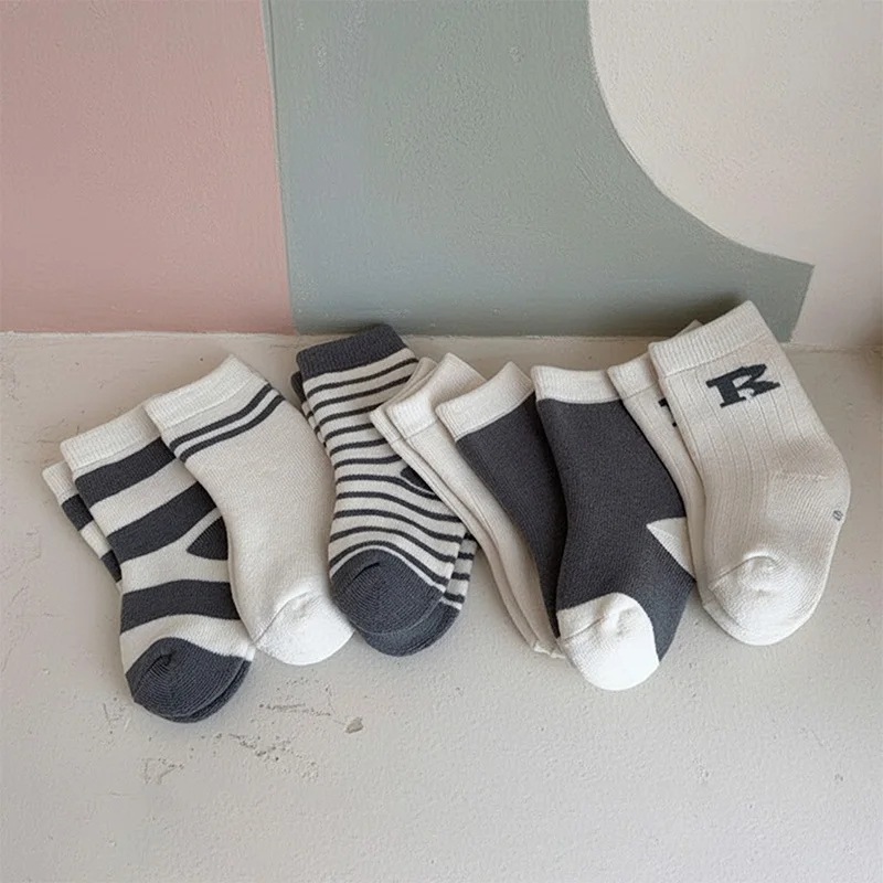 Boys' Striped Socks – 5 Pairs Thickened Terry Thermal Boat Cotton Socks, Breathable, Random Colors
Boys' Striped Socks – 5 Pairs Thickened Terry Thermal Boat Cotton Socks, Breathable, Random Colors