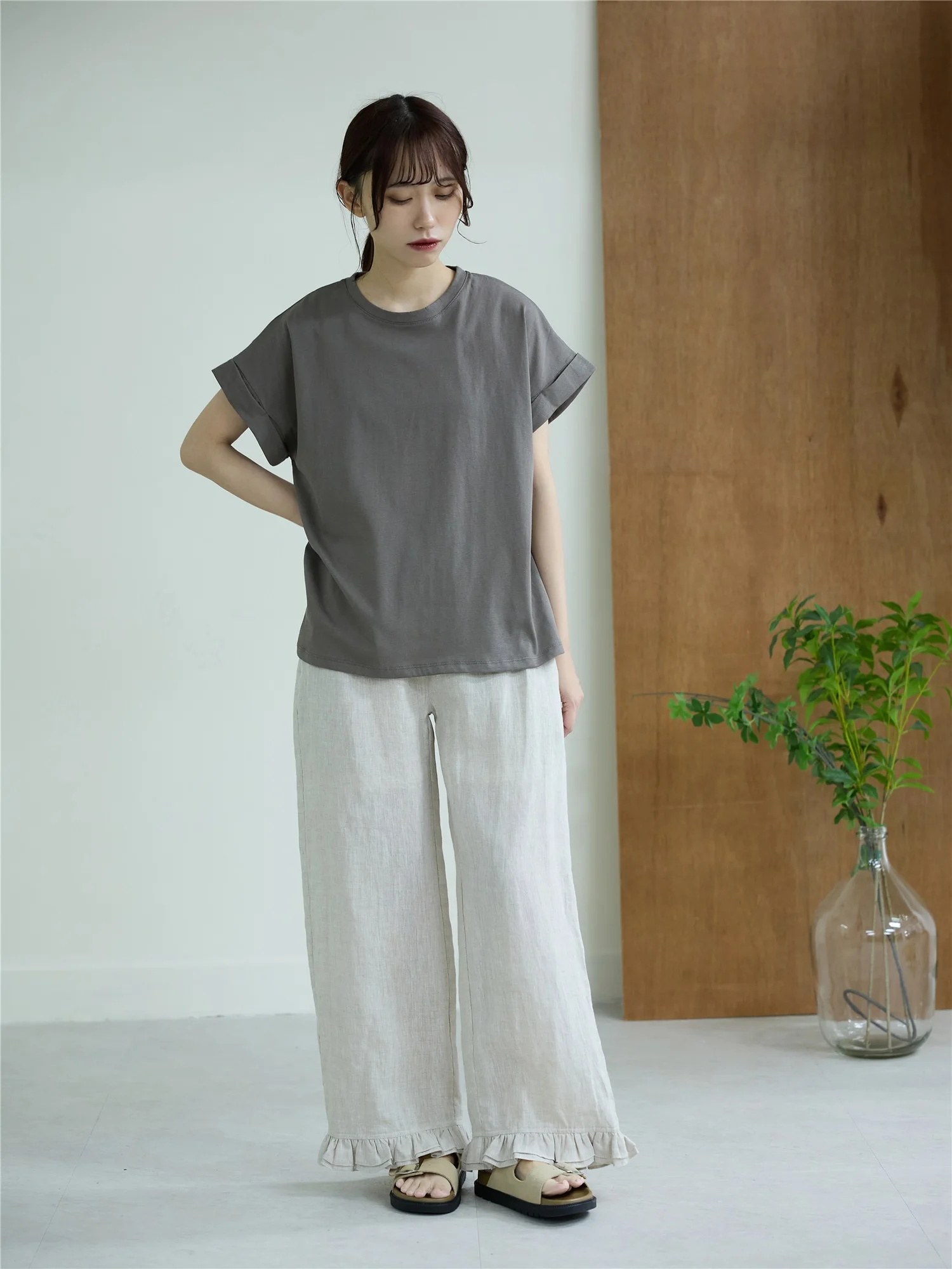 Lightweight Pure Cotton Annuus Bat Sve round Ne ort Sve T-irt Casual Loose Fit Japanese Sle Top for Women
Lightweight Pure Cotton Annuus Bat Sve round Ne ort Sve T-irt Casual Loose Fit Japanese Sle Top for Women