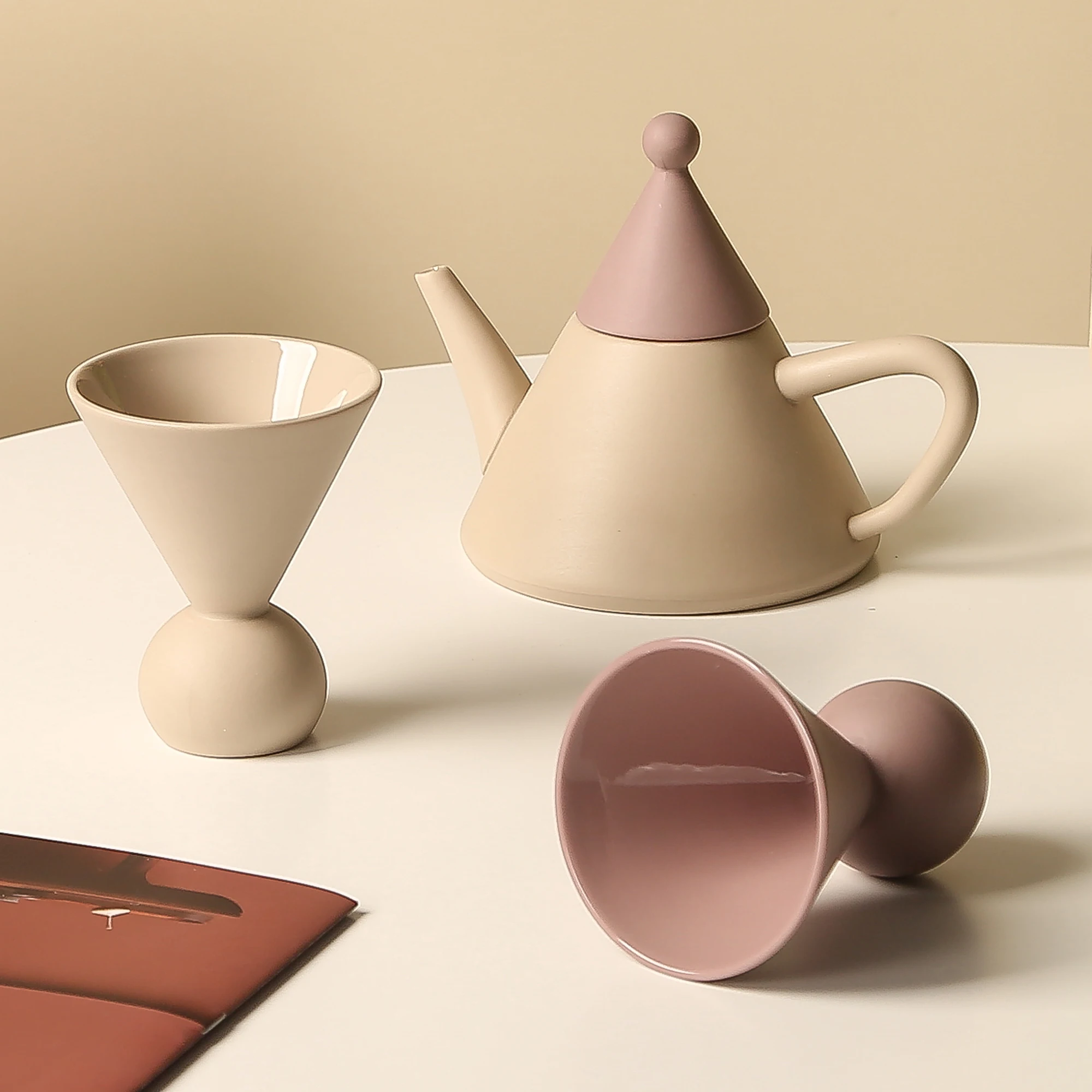 Creative ceramic coffee cup set household water cup kettle gift box afternoon tea tea set
Creative ceramic coffee cup set household water cup kettle gift box afternoon tea tea set