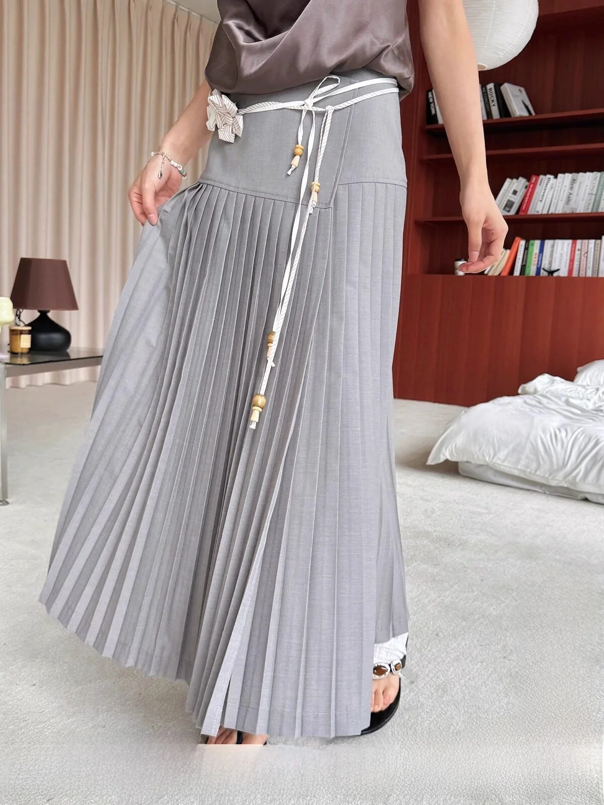 Длинная плиссированная шерстяная юбка весна-лето от 5MNARY Handbag Store, простая повседневная юбка А-силуэта со средней талией
Длинная плиссированная шерстяная юбка весна-лето от 5MNARY Handbag Store, простая повседневная юбка А-силуэта со средней талией