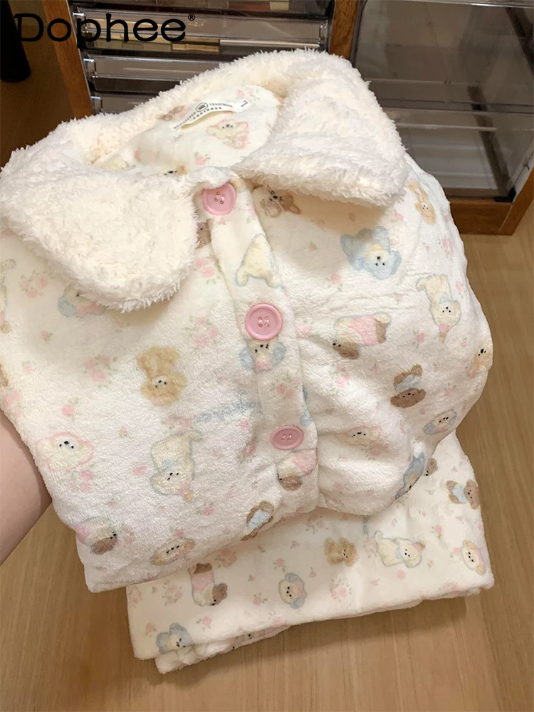 Japanese Style INS Cartoon Puppy Pajamas for Women 2025 Autumn Winter Coral Fleece Thickened Warm Cute Homewear
Japanese Style INS Cartoon Puppy Pajamas for Women 2025 Autumn Winter Coral Fleece Thickened Warm Cute Homewear