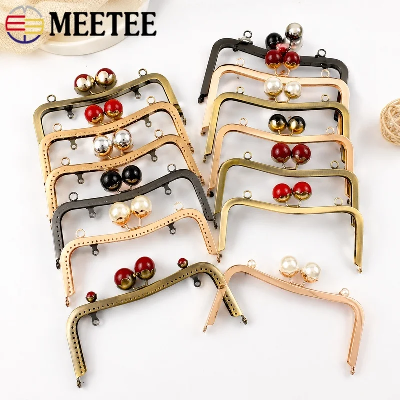 1Pc 20cm Pearl Head Metal Purse Frame Bag Handle Kiss Clasp U Shape Handbag Closure Sewing Bracket DIY Accessories Repair Parts
1Pc 20cm Pearl Head Metal Purse Frame Bag Handle Kiss Clasp U Shape Handbag Closure Sewing Bracket DIY Accessories Repair Parts