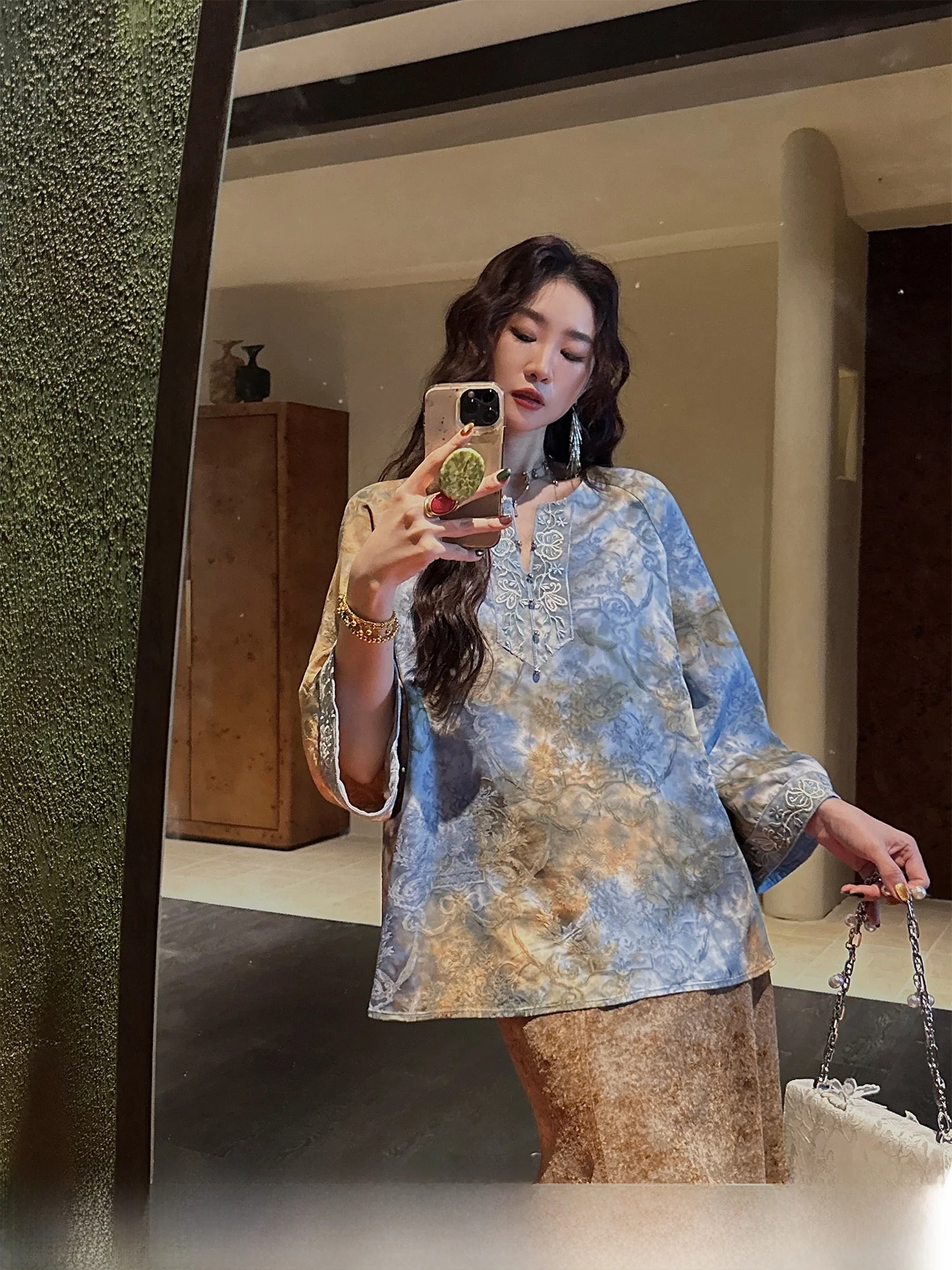 Sanji Bla Flower Silk Long Sve irt Women's High-end Small Capitatic Top Premium Feel Commute Sle V-ne irt
Sanji Bla Flower Silk Long Sve irt Women's High-end Small Capitatic Top Premium Feel Commute Sle V-ne irt
