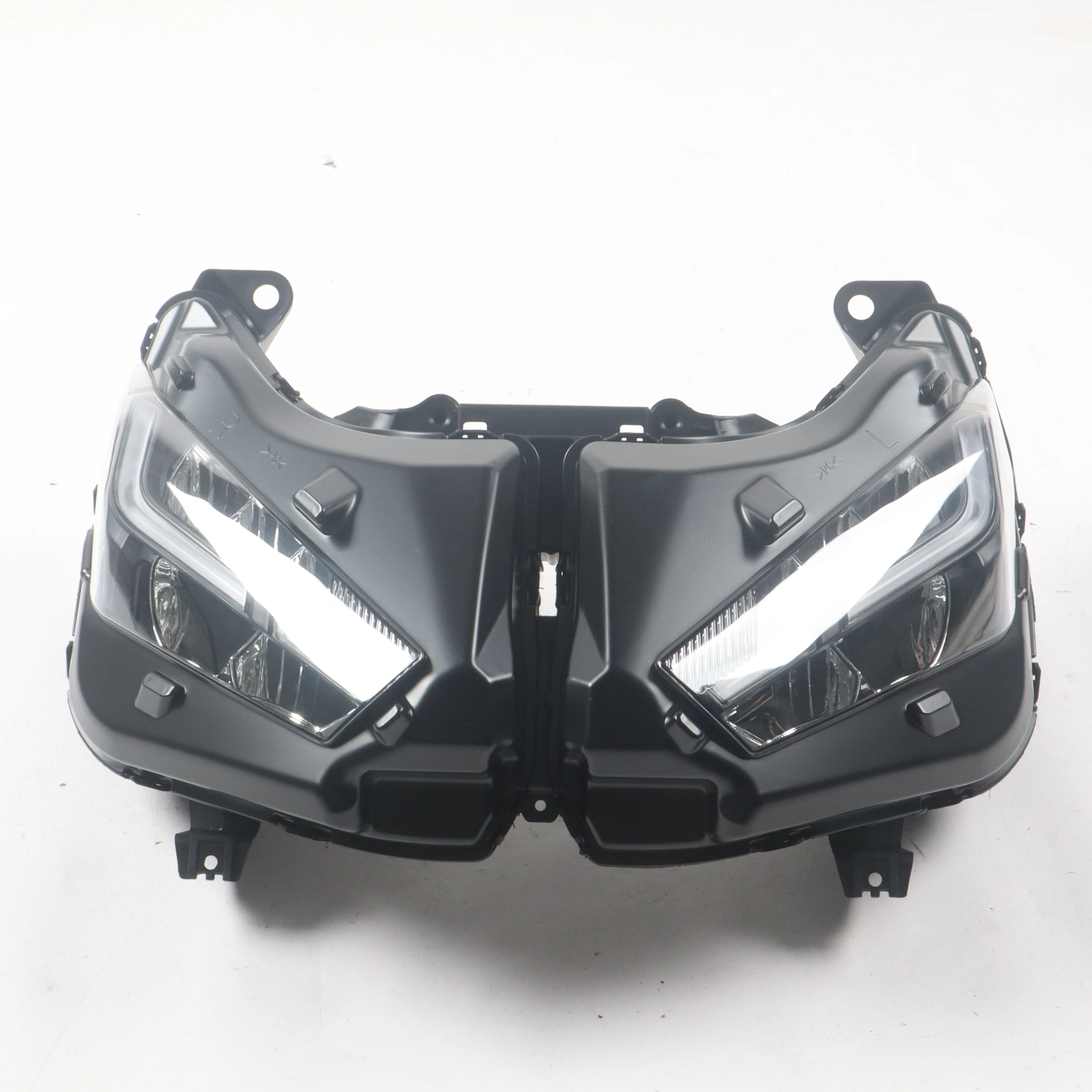 KOLMIO-LAM 2021-2024 LED Headlamp Assembly for XADV750 Clear Front Lighting Indicator for Motorcycle Lighting Systems
KOLMIO-LAM 2021-2024 LED Headlamp Assembly for XADV750 Clear Front Lighting Indicator for Motorcycle Lighting Systems