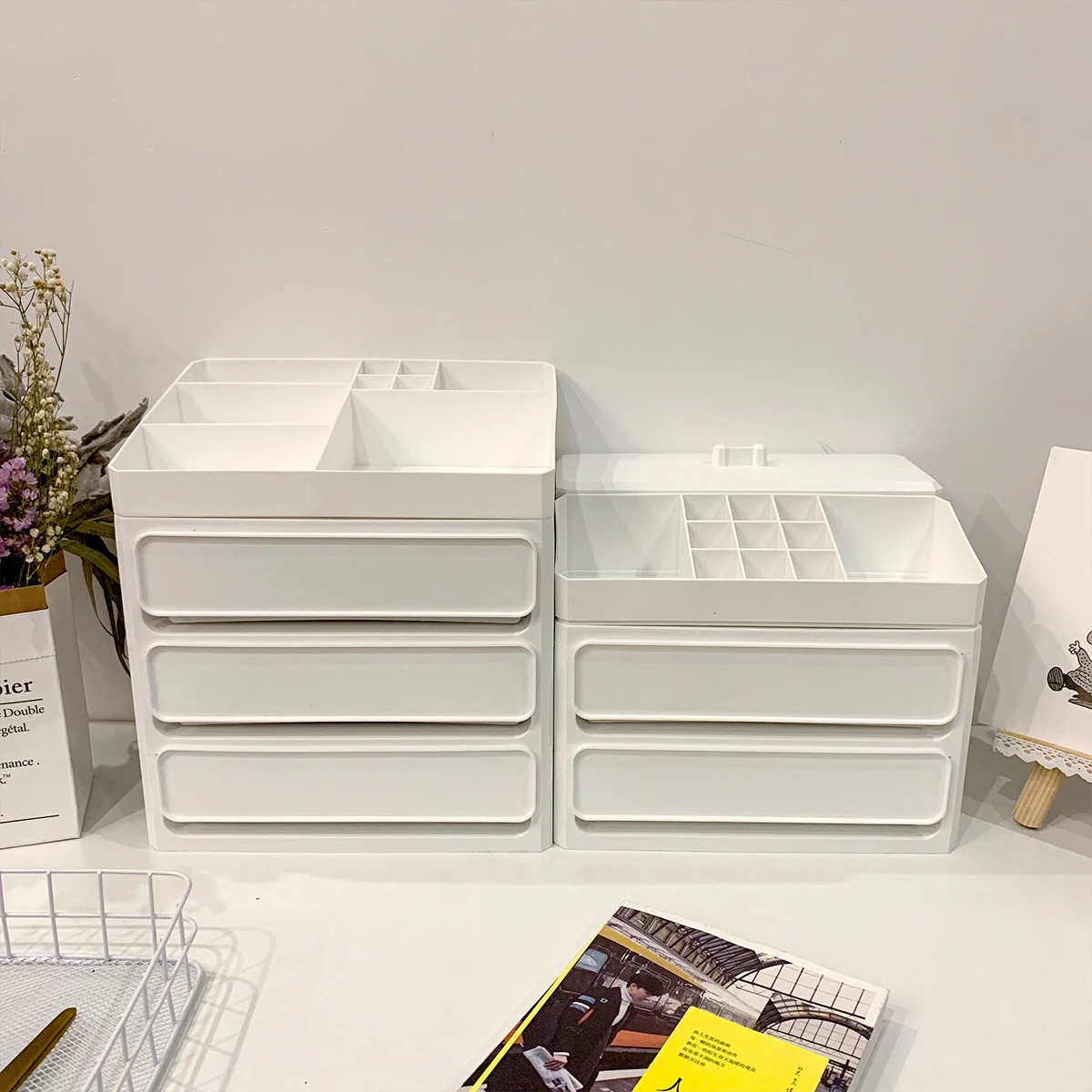 Simple Drawer Storage Box Dustproof Desktop Ins Cosmetic Shelf Large Capacity Vanity Box
Simple Drawer Storage Box Dustproof Desktop Ins Cosmetic Shelf Large Capacity Vanity Box