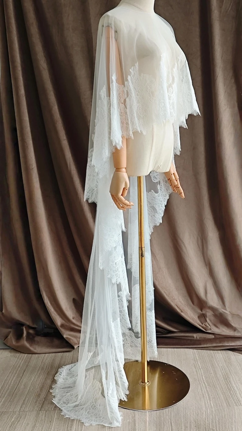 High-Low Lace-Trimmed Bridal Cape Wedding Gown Accessory Cape Wedding Jackets Wrap
High-Low Lace-Trimmed Bridal Cape Wedding Gown Accessory Cape Wedding Jackets Wrap