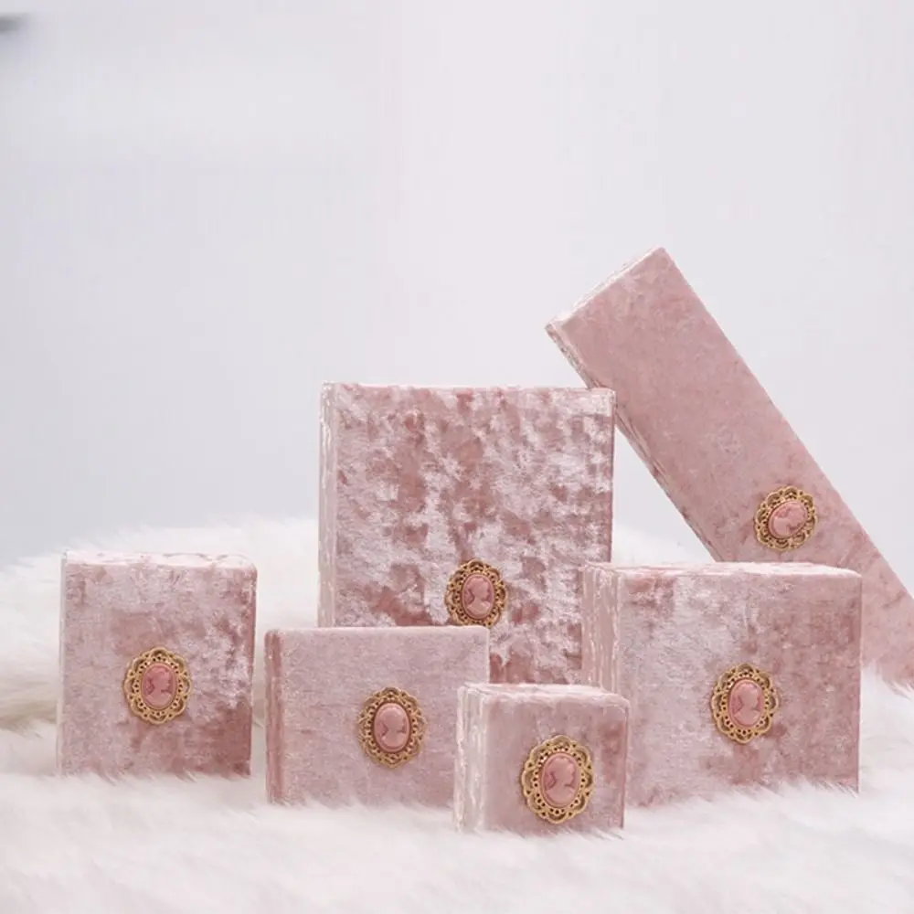 Portable Vintage Velvet Jewelry Box Rhinestone Pink Rings Bearer Box Luxury Pearl Jewelry Display Holder Gift
Portable Vintage Velvet Jewelry Box Rhinestone Pink Rings Bearer Box Luxury Pearl Jewelry Display Holder Gift