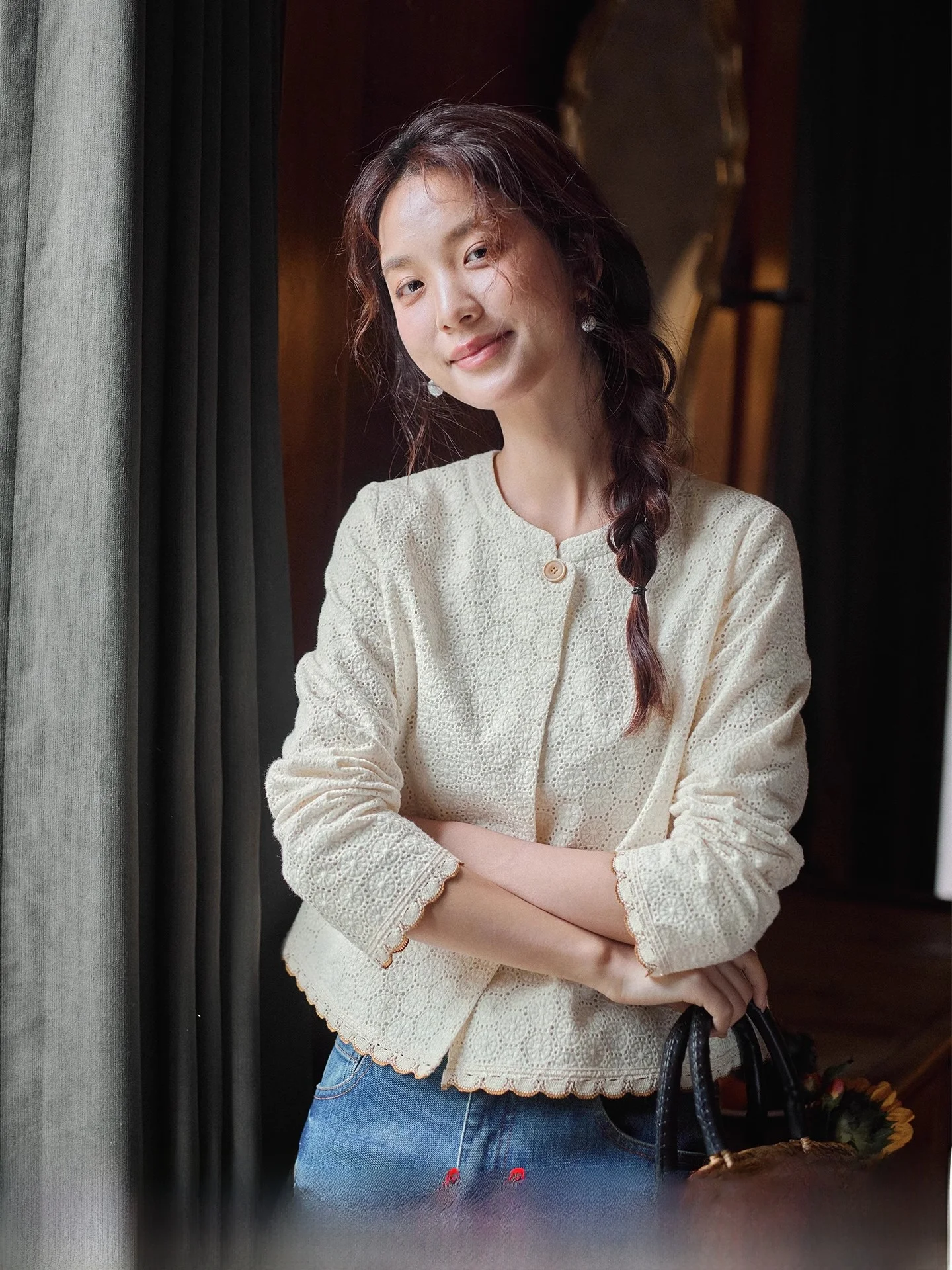 Red Tead Women's ort Floral Embroidery Jaet Muted White Design Sensation Autumn New Arrival Cotton Straight Cut Top
Red Tead Women's ort Floral Embroidery Jaet Muted White Design Sensation Autumn New Arrival Cotton Straight Cut Top