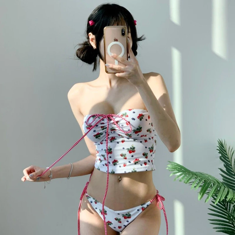 2025 new cartoon strawberry cute girl strapless pleated retro simple small chest split swimsuit women's swimsuit
2025 new cartoon strawberry cute girl strapless pleated retro simple small chest split swimsuit women's swimsuit