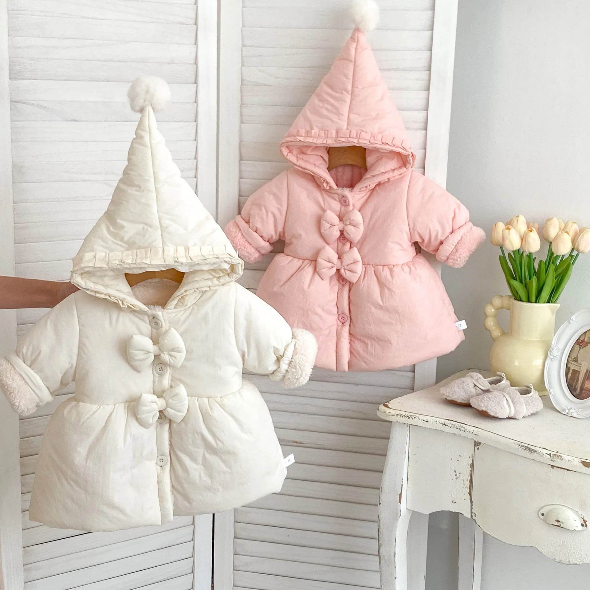 Thickened Lace Hooded Top 2025 0-5Years Old Winter New Girls' Cotton Coats Mid-length Sweet Bow Velvet Cotton-padded Jackets
Thickened Lace Hooded Top 2025 0-5Years Old Winter New Girls' Cotton Coats Mid-length Sweet Bow Velvet Cotton-padded Jackets