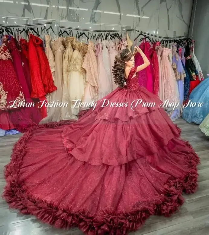 Великолепные бордовые платья принцессы Quinceanera с открытыми плечами, расшитые бисером и перьями, с рюшами и соборным шлейфом, на заказ, платья de 15 años
Великолепные бордовые платья принцессы Quinceanera с открытыми плечами, расшитые бисером и перьями, с рюшами и соборным шлейфом, на заказ, платья de 15 años