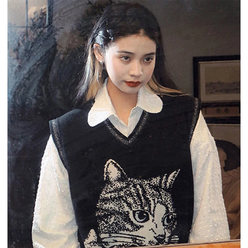Y2K Cartoon Cat Sweater Vest Women Vintage Print Knitted Pullover Waistcoat Harajuku Korean Knitwear V Neck Sleeveless Jumpers
Y2K Cartoon Cat Sweater Vest Women Vintage Print Knitted Pullover Waistcoat Harajuku Korean Knitwear V Neck Sleeveless Jumpers