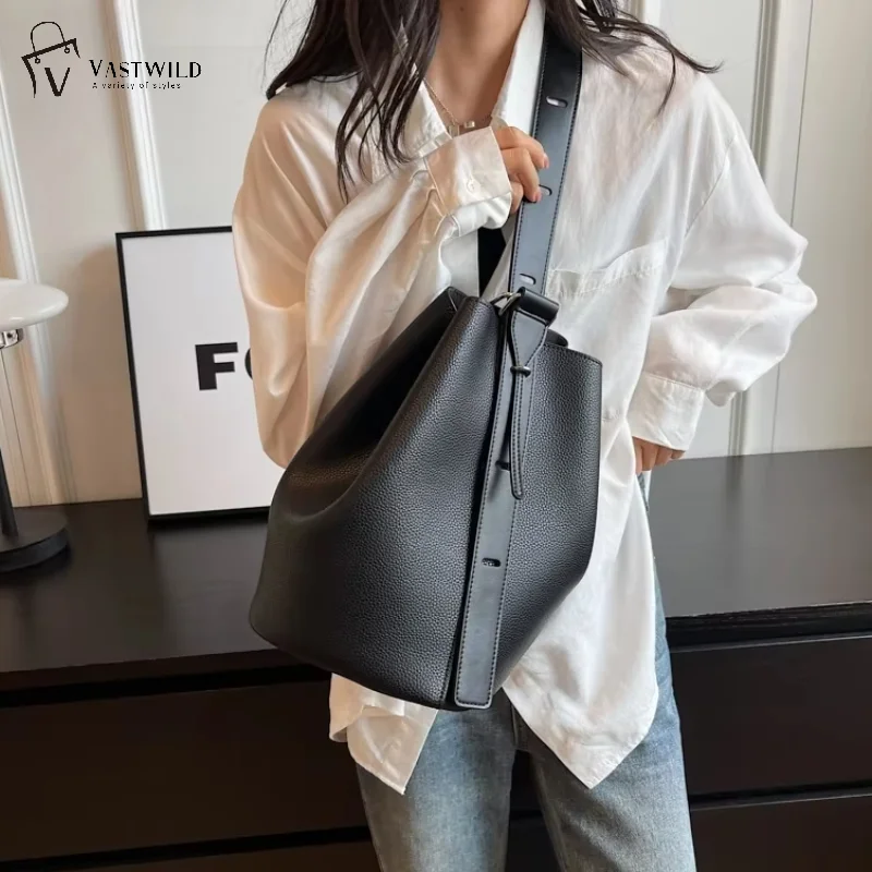 Retro Small Solid Color Leather Shoulder Bags For Women 2025 Designer Korean Fashion Female Handbags Underarm Bag
Retro Small Solid Color Leather Shoulder Bags For Women 2025 Designer Korean Fashion Female Handbags Underarm Bag