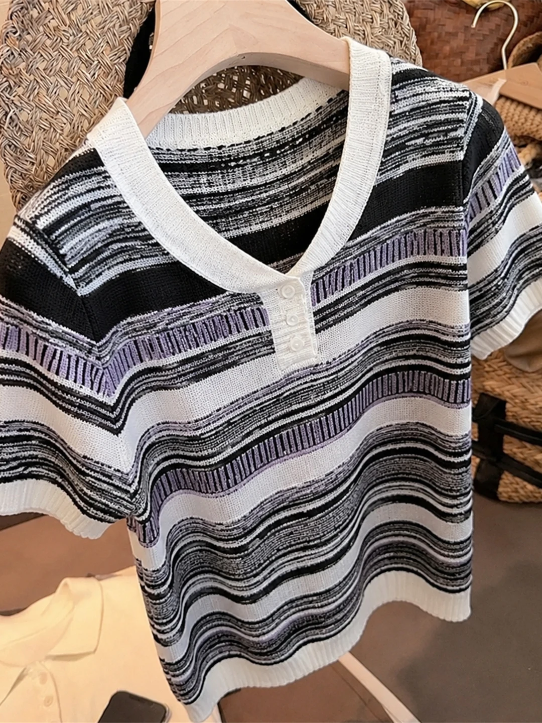 Trendy Striped Ice Silk Knitted Short Sleeve Overhead Top Color Block Design Summer Fashionable Young Looking Women's Clothing
Trendy Striped Ice Silk Knitted Short Sleeve Overhead Top Color Block Design Summer Fashionable Young Looking Women's Clothing